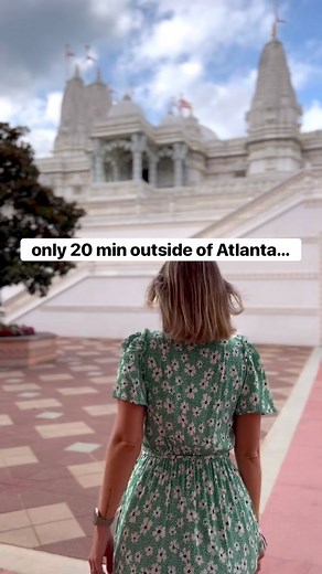 Save for details on how to visit the hidden gem in Atlanta 👇 📍 BAPS Shri Swaminarayan Mandir, Lilburn, Georgia 🤯 This INCREDIBLE Hindu temple has some of the most beautiful architecture I’ve ever seen ❤️ Not only is it beautiful, it’s the largest Hindu temple in the US ⏰ It’s open to the public to visit from 9am-6pm, free to enter 📸 you can take photos outside on the property, but no photos are allowed inside, so you HAVE to go see inside because it’s STUNNING!! 🍴 there’s also a yummy looki