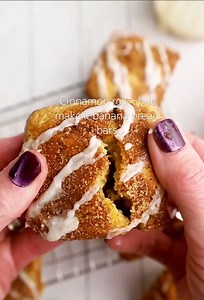 Cinnamon roll banana bread bars | Gluten and dairy free high protein recipe