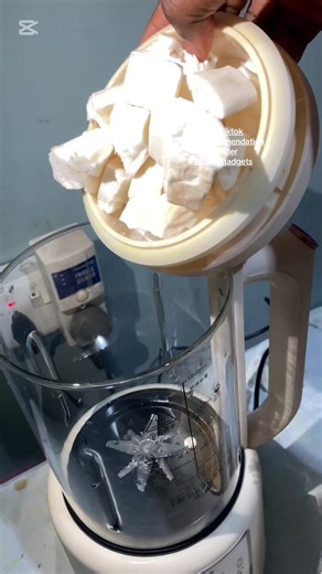 #creatorsearchinsights #blender #foodtiktok #ghanatiktok🇬🇭 #kitchengadgets @Abi_Bolo cooks uses this gadget best 🥰🥰❤️❤️ A BLENDER THAT DOES MORE THAN COOK ..(DURABLE)0534522585 pls and order ;it boils,blend,insulate and disinfect itself NB‼️;for convenience purposes,should not replace the traditional gas/electric stove PICK UP AVAILABLE 🫶🏻‼️