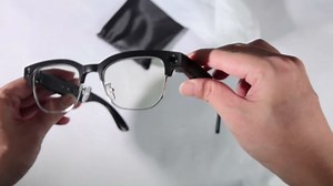 Smart Camera Sunglasses – 8MP Hands-Free Photo & Video, AI Object Recognition with Voice Feedback, Real-Time Translation, Open-Ear Bluetooth Audio & Calls, IP65 Half-Frame Design