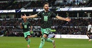 Ben Brereton termina con una larga sequía y es clave en victoria de su equipo