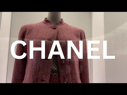 CHANEL HAUTE COUTURE TWEED SUIT WORN BY LAUREN BACALL displayed at the V&A Museum LONDON #chanel