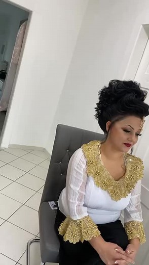 Hochsteckfrisuren_bei hide (@hochsteckfrisuren_hide)’s videos with Kuklla - Migena Rinxhi