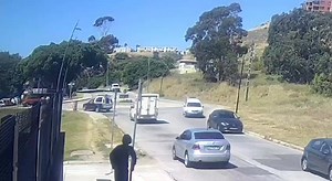 #taxidriver This just happened outside the Algoa FM building. Be safe drivers! | Algoa FM News