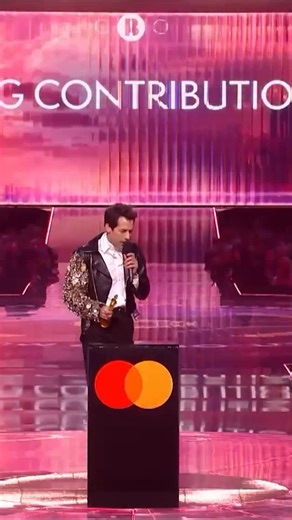 On Saturday night at the 2026 BRIT Awards Mark Ronson paid tribute to Amy. “I know the music I made with Amy is the reason any of them know who I am” Mark Ronson sharing how the many successful collaborations he has had over the years are because of Amy’s voice, talent and their bond.🖤 | Amy Winehouse
