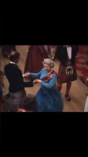 The Royal Family danced the Eightsome Reel at the splendid Ghillies Ball at Balmoral Castle #royal