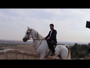 Hercai 19. bölüm kamera arkası 《Ebru ve Akın sarılıyor》