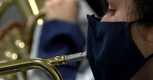 Mask for musicians keeps the music playing