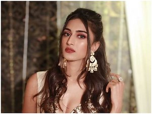 Viral Video: बिना घाघरा पहने सेट पर शूटिंग के लिए पहुंच गईं एरिका फर्नांडिस, लोगों से ऐसे दिलाया याद