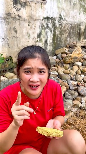 Mom with 200 IQ Eats Instant Noodles at Lightning Speed ⚡😂Don’t Try This at Home!#NoodleChallenge