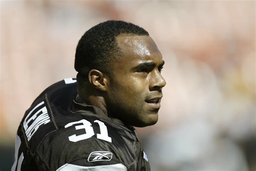 President Trump pardons 5 former NFL players for various crimes, including Jamal Lewis, Nate Newton, Joe Klecko