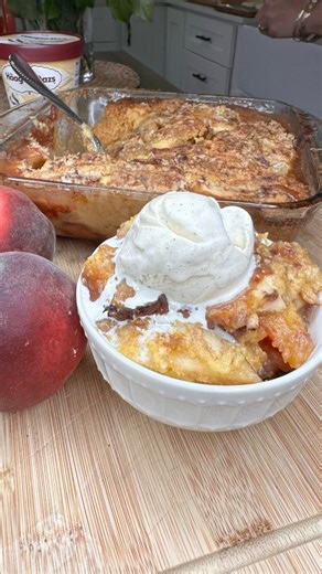 💛🍑 Best Peach cobbler recipe here 👉🏼 https://urlgeni.us/amazon/dgwQD my friends… this is so yummy delicious and EASY! I can’t wait for you to MAKE IT! 💥🥰🍑 #peachcobbler #easyrecipes #peaches | Melissajorealrecipes