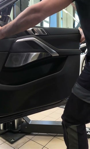 BMW X6 passenger window not working.Fault caused by a loose connector inside the door panel. #bmw