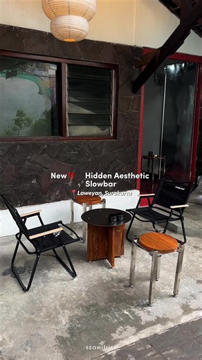 New‼️Hidden Slowbar di gang Solo😍 Cakep tempatnya jgn lupa cobain ledre pistachionya enakkk pwolll🫰🏻✨😍 #rekomendasicoffeeshopsolo #coffeeshopsolo #cafesolo #nongkrongsolo #tokorassa