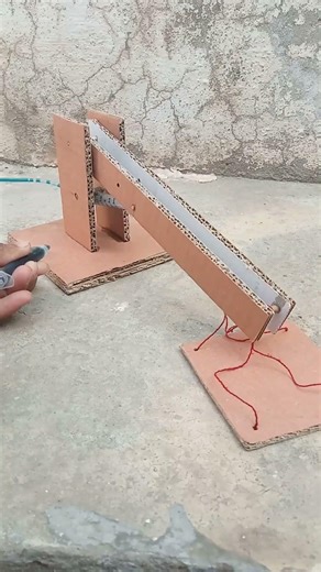 CARDBOARD LIFT CRANE!