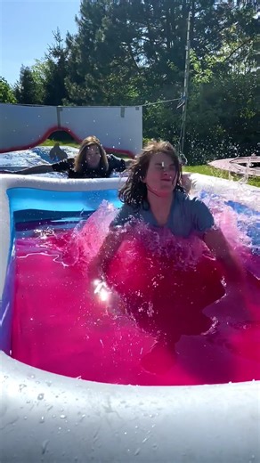 Das war knapp 😂 NEUES YouTube Video ist jetzt online!!💖 #vinnypiano #youtuber #rutschen #unmöglich #schleim #airtrack #slime #spaß @chrissyoffiziell