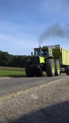 🚜Today for #mbtracmonday, this MB-trac 1800 Intercooler with a tridem trailer.🤩