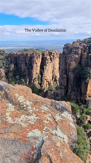 Did you know the Valley of Desolation is also known as the "cathedral of the mountains" and was declared a scenic National monument in 1935. The scenery is absolutely breathtaking 😍🌿 #travelwithme #southafrica #valleyofdesolation #exploremore #easterncape #graaffreinet #visitsouthafrica | Girl on the Go