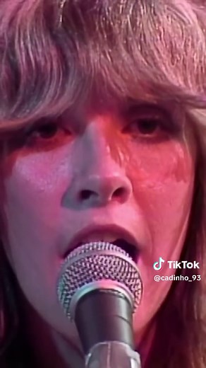 Fleetwood Mac - Rhiannon (Live on The Midnight Special, 1976) #FleetwoodMac #StevieNicks #Rhiannon #TheMidnightSpecial #70s #Rock 🎸🤘