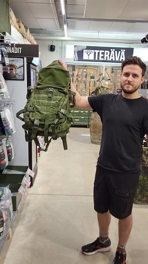 How much is much? Pretty much. This is how much you can fit nutrition in the 35 litre Särmä Large Assault Pack. Stupid regulations and laws prevent us from delivering some of the food (and the drinks) overseas, but the backpack can be your savior anywhere in the world. #särmä #varusteleka #outdoormeals | Varusteleka.com