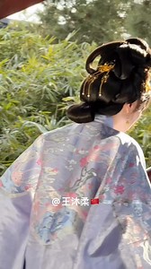 这This is the clothing of the Ming Dynasty in ancient China. It is colorful and strict. The patterns are exquisite and meaningful, the accessories are diverse, and the production process is also very exquisite.＃中国汉服 | 王沐柔