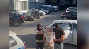 I hapi të resë llogari false në rrjetet sociale, i shpërndante foto dhe i kërkonte para, arrestohet 25-vjeçari (EMRI)