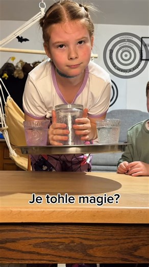 Snadné účesy & pokusy pro děti. on Instagram: "Moje chyba s plechem Vás minule hodně pobavila. Taky byla spousta chytrolínů, jak jsem hloupá… Hmmm a co povíte teď? Chyba je nejlepší věc, která Tě posune dál… Teda, když se z ní poučíš. 😉 A jestli chceš vidět počátek mé chyby, tak mrkni na připojený reel. 🤭 #pokus #chyba #jaknato #spolecne #věda"