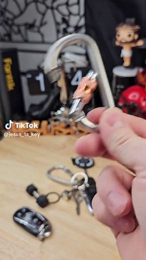 Essential Carabiner Keychain for Everyday Use