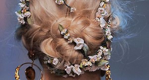 Le chignon tressé en trois étapes !