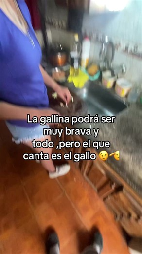 La gallina podrá ser brava, pero el que canta es el gallo