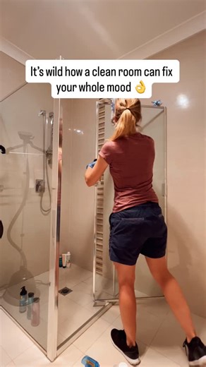 ✨ The energy of a clean space It’s wild how a clean room can fix your whole mood, but it’s not really magic, it’s psychology. Our surroundings constantly send messages to our brain. Clutter tells the mind there’s unfinished business. Visual noise keeps your thoughts racing. When the space is messy, it’s almost impossible for the body to fully relax because part of you is still in alert mode. When you clean, you’re not just removing dust. You’re creating order, control, and calm. Every small acti