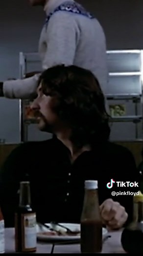 Here’s some footage of Pink Floyd in the canteen at Abbey Road during the recording sessions for ‘The Dark Side Of The Moon’ #TDSOTM50 #fyp #PinkFloyd #TDSOTM