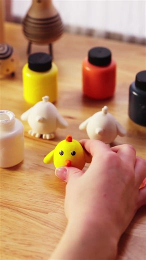 Crayola Creative Moments: Spring Chicken DIY Craft for Kids || Crayola Model Magic