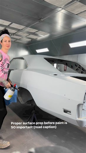 An important and often overlooked step is the surface prep before paint. Taking your time to ensure everything is a clean as possible ensures a top quality paint job with minimal dirt nibs, contaminants, etc. This step took me about 40 minutes to complete 🤯 l.Would love for you to share your best tips and tricks 👇☑️ Use lint free cloths ☑️ Use both a final wash and a waterborne cleaner ☑️ Make sure you blow the car off extremely well before you put it in the paint booth ☑️ Make sure your booth