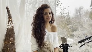 Here again from Armenia is an awesome vocalist Arpi Alto. This time singing Meredith Willson's great 'It's beginning to look a lot like Christmas'! She sometimes mistaken for Julia Robert's daughter, you can see why! Check her out: Arpi Alto & https://youtu.be/b18i8oP5HnA https://themusicman.uk/arpi-petrosyan/ http://www.arpialto.com/music | The Music Man