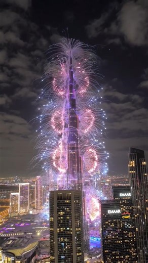 Suasana Malam Tahun Baru 2026 di Dubai || Burj Khalifa Tower #burjkhalifa #fireworks #shorts​