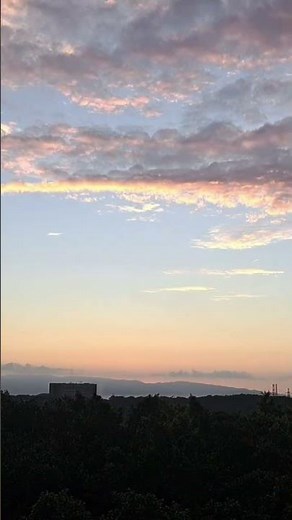 🌅 晨光破曉，萬物甦醒：迎接充滿希望的一天！​「黑夜無論怎麽漫長，白晝總會到來。」​#早安 #日出 #清晨美景 #大自然 #希望
