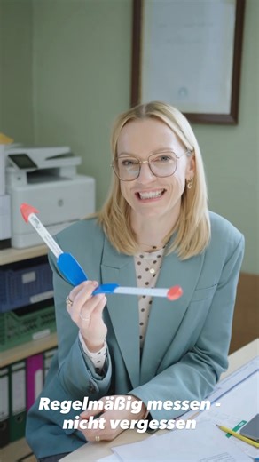 10zehn - der Barfußschuhladen on Instagram: "👣Kinderfüße wachsen schneller, als man denkt! Gerade in den ersten Jahren verändern sie sich oft alle zwei bis drei Monate - manchmal um fast eine ganze Schuhgröße. Regelmäßiges Nachmessen ist deshalb zwingend notwendig. Auch bei größeren Kindern ist das Messen super wichtig: Man weiß nie, wann der nächste Wachstumsschub kommt - und wann ein Kind wirklich ausgewachsen ist, lässt sich kaum genau testlegen. Wir nehmen uns Zeit, messen jeden Fuß individ