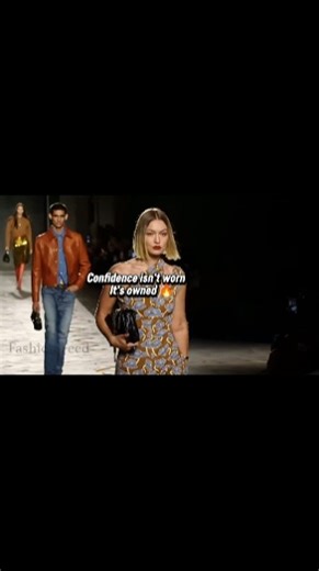 Versace spring summer ss25 #gigihadid #runway #modeling