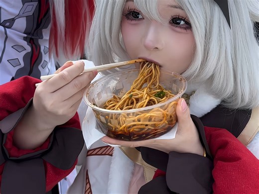 哎呦，派蒙吃上面了 #派蒙cos #原神