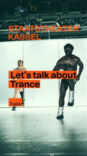 ✨ Let‘s talk about Trance ✨ Zurück - und diesmal auf der großen Bühne im Schauspielhaus! Am 12. Sep wird das gefeierte Stück wieder aufgenommen. Andrea Peña nimmt die Zuschauenden mit auf eine Reise durch Punk, Trance und Ritual, die Konventionen springt. 🎟️ Sichert euch jetzt eure Tickets! 📷 @machma.machma #Staatstheater #Kassel #StaatstheaterKassel #TanzKassel | Staatstheater Kassel