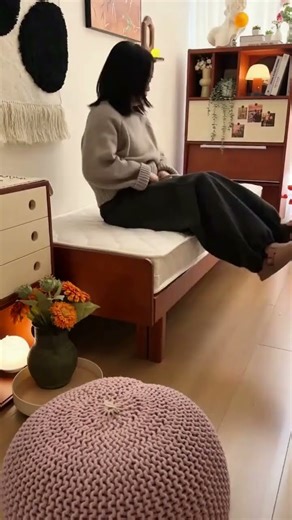 「伸び縮みするフレーム、ひとつでふたつの居場所。」 ワンアクション変形で実現する