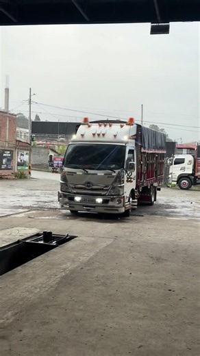 Hino 300 Series Truck Overview