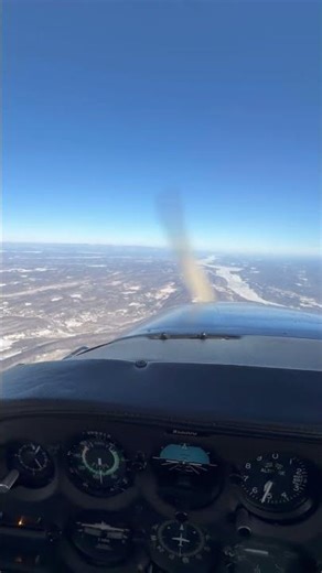 infinite flight part 2 but i dont have pro version so im flying solo💔