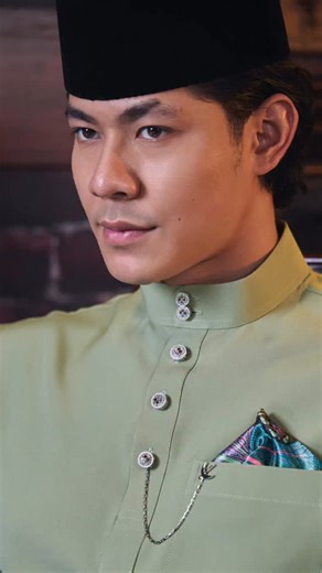 GROOMING | MAKE UP | STYLING (FOR MEN ONLY) on Instagram: "@meerqeen Makeup & Styling : @zulyasrani Baju Melayu : @elrahexclusive @elazman_ Very simple makeup and a neat sampin fold… Most importantly,Comfortable.. • • #meerqeen #nakgroomingcarizulyasrani #nikah #reception #MansGrooming MansMakeup barberlife barberZulyasrani fyp grooming groomstyling weddinggroom groomingwedding groomingbyZulyasrani groomstylingbyzulyasrani"