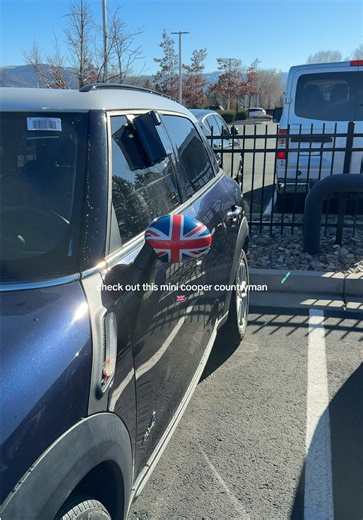 Discover the Mini Cooper Countryman in the Snow