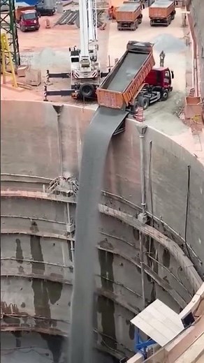 Concrete pouring process of building shear wall
