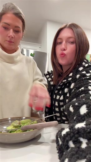 Prettiest mom eva | mom