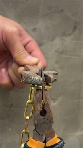 Chain Removal Demo, Full Display of Pliers Operation Details