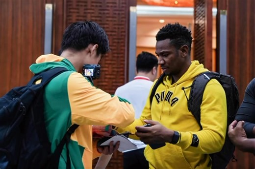 This trip to China was truly transformative as it allowed me to not only teach and coach, but also provide mental training. I am seizing this opportunity to make a positive impact and shape the future generations of China. Keep an eye out for the remarkable changes that will unfold in the near future. Witness how this young Jamaican boy will leave his mark on history and revolutionize an entire nation. @wseopen @hashtagesport.official #yohanblake #pumarunning #motivation #fyp #jamaica #mindset #